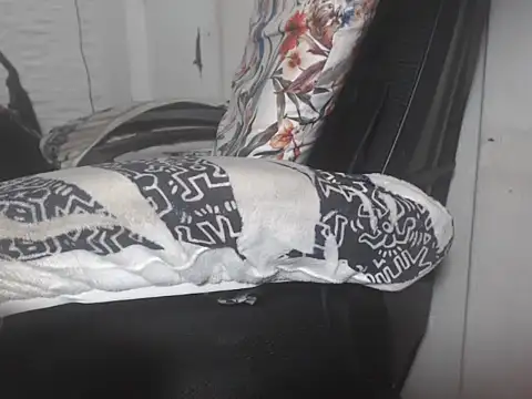 Snapshot of alexam_gal@xh chatting on 11/05/25, 04:29 alexam galxh online show from 11/05/25, 04:29