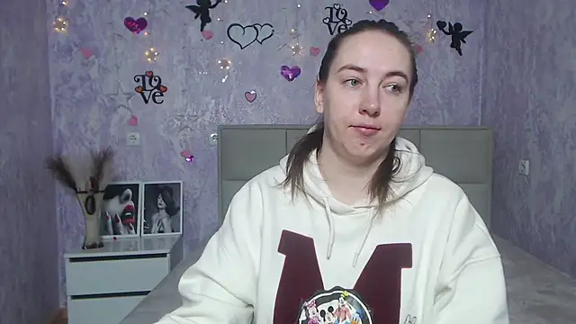 Snapshot of KaleyReed chatting on 02/09/25, 06:43 KaleyReed online show from 02/09/25, 06:43