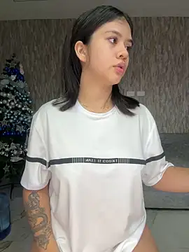 Snapshot of Alhanna_ chatting on 12/07/24, 06:37 Alhanna online show from 12/07/24, 06:37