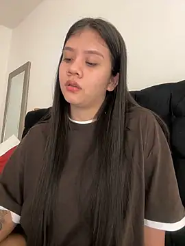 Snapshot of Alhanna_ chatting on 12/27/24, 08:18 Alhanna online show from 12/27/24, 08:18