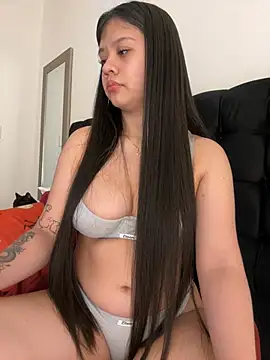 Snapshot of Alhanna_ chatting on 01/05/25, 08:52 Alhanna online show from 01/05/25, 08:52