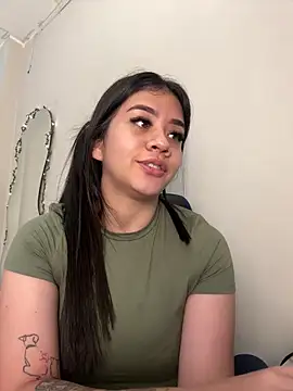 Snapshot of Alhanna_ chatting on 03/01/25, 12:39 Alhanna online show from 03/01/25, 12:39