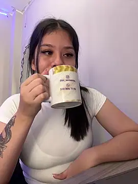 Snapshot of Alhanna_ chatting on 03/05/25, 03:51 Alhanna online show from 03/05/25, 03:51