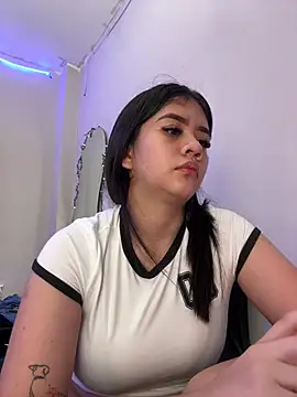 Snapshot of Alhanna_ chatting on 03/06/25, 11:20 Alhanna online show from 03/06/25, 11:20