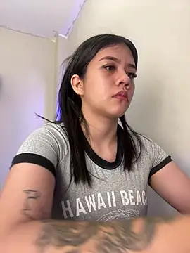 Snapshot of Alhanna_ chatting on 03/12/25, 08:20 Alhanna online show from 03/12/25, 08:20