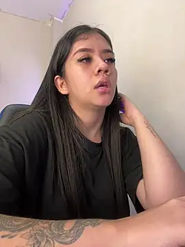 Snapshot of Alhanna_ chatting on 03/23/25, 01:31 Alhanna online show from 03/23/25, 01:31