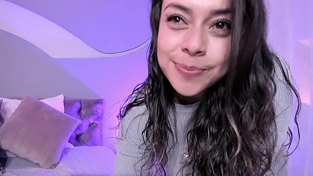 Snapshot of Nicolle_W chatting on 02/25/25, 02:54 Nicolle W online show from 02/25/25, 02:54