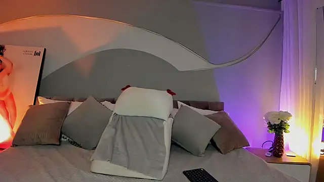 Snapshot of Nicolle_W chatting on 03/27/26, 11:43 Nicolle W online show from 03/27/26, 11:43