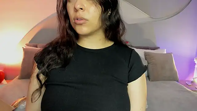 Snapshot of Nicolle_W chatting on 04/14/26, 02:34 Nicolle W online show from 04/14/26, 02:34