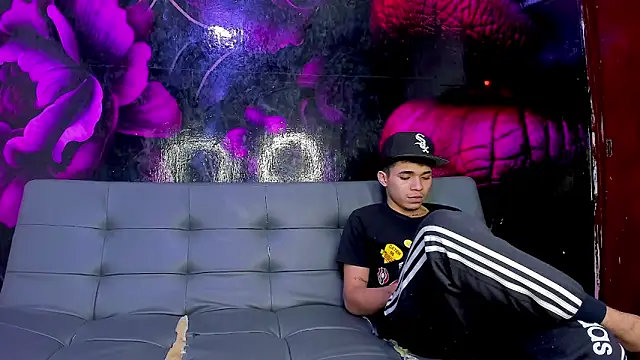 Snapshot of SecretsParty chatting on 09/16/25, 02:34 SecretsParty online show from 09/16/25, 02:34