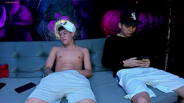 Snapshot of SecretsParty chatting on 10/08/25, 08:17 SecretsParty online show from 10/08/25, 08:17