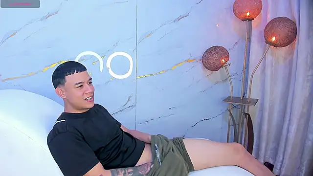 Snapshot of SecretsParty chatting on 10/31/25, 07:37 SecretsParty online show from 10/31/25, 07:37