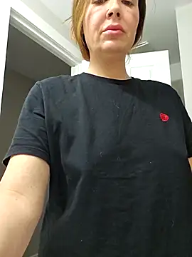 Snapshot of RebeccaXO_ chatting on 03/11/25, 01:05 RebeccaXO online show from 03/11/25, 01:05