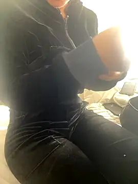 Snapshot of DulceMya6 chatting on 10/06/25, 02:36 DulceMya6 online show from 10/06/25, 02:36