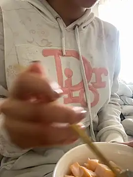 Snapshot of DulceMya6 chatting on 10/10/25, 01:10 DulceMya6 online show from 10/10/25, 01:10