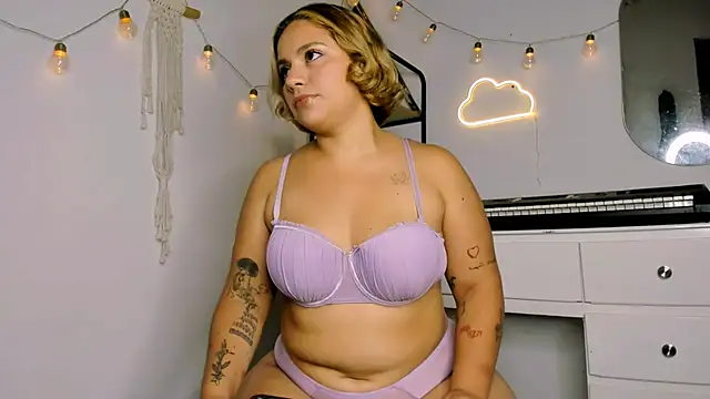 susy angel online show from 03/10/25, 01:45