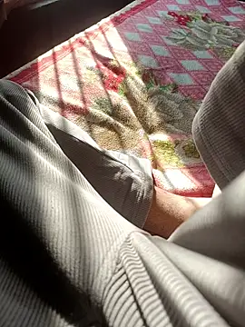 Snapshot of LoLZzZz_ chatting on 12/03/25, 10:13 LoLZzZz online show from 12/03/25, 10:13