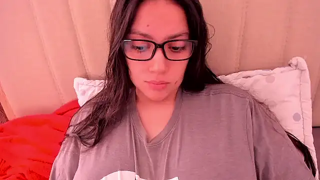 Snapshot of roniewester chatting on 05/15/26, 03:08 roniewester online show from 05/15/26, 03:08