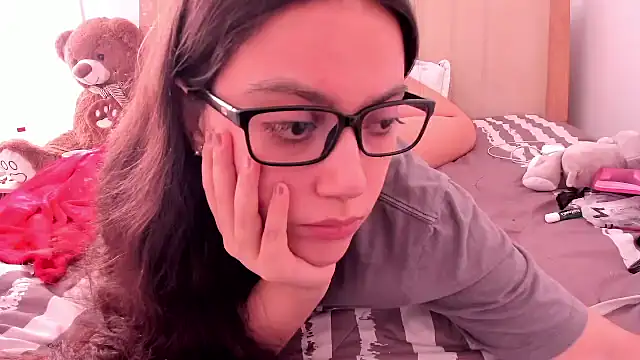 Snapshot of roniewester chatting on 05/18/26, 02:45 roniewester online show from 05/18/26, 02:45