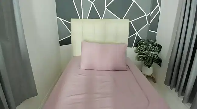 Snapshot of Sweethonjane chatting on 12/18/24, 10:57 Sweethonjane online show from 12/18/24, 10:57