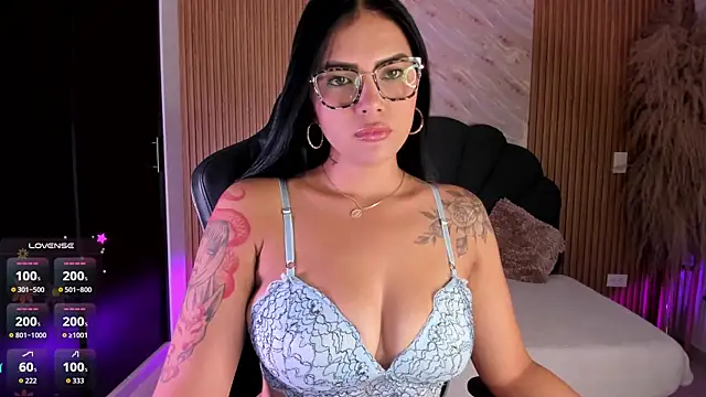 Snapshot of karol_green_ chatting on 09/10/25, 01:38 karol green online show from 09/10/25, 01:38