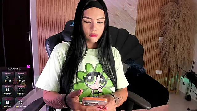 Snapshot of karol_green_ chatting on 09/21/25, 01:51 karol green online show from 09/21/25, 01:51