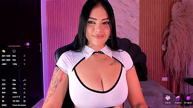 Snapshot of karol_green_ chatting on 09/30/25, 11:43 karol green online show from 09/30/25, 11:43