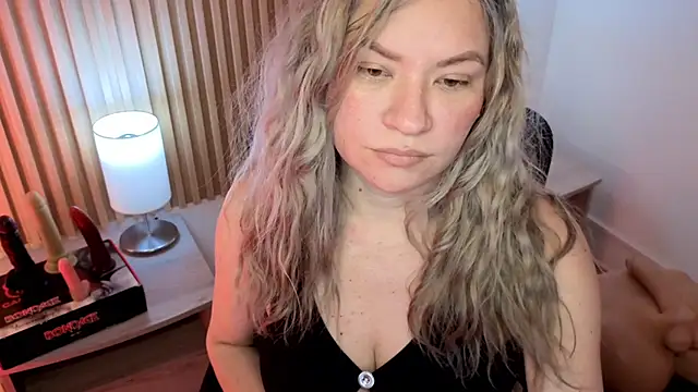 Snapshot of MarianL0ve chatting on 11/13/25, 10:58 MarianL0ve online show from 11/13/25, 10:58