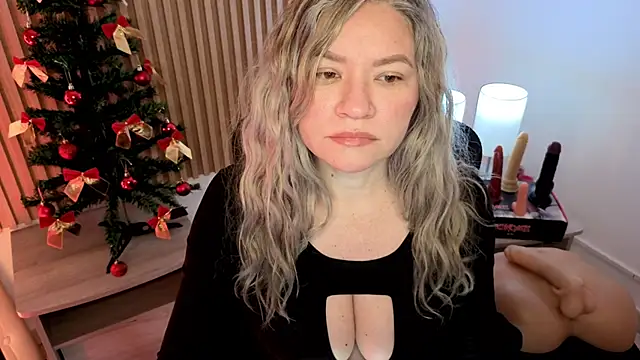 Snapshot of MarianL0ve chatting on 11/29/25, 10:51 MarianL0ve online show from 11/29/25, 10:51