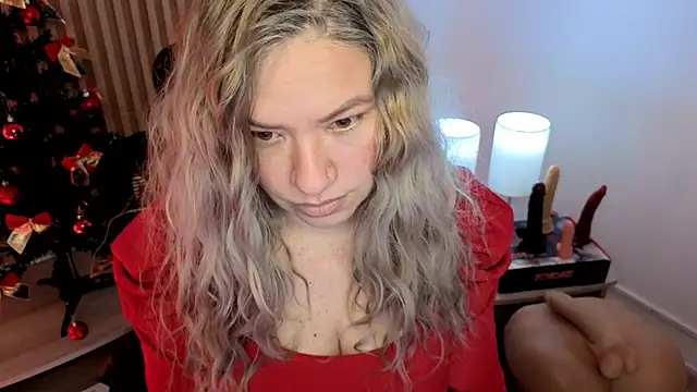 Snapshot of MarianL0ve chatting on 12/02/25, 10:20 MarianL0ve online show from 12/02/25, 10:20