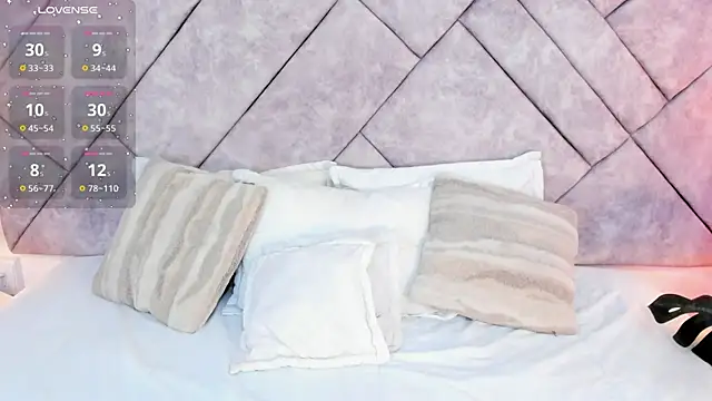 Snapshot of Skcarlet_beckett chatting on 10/17/25, 12:19 Skcarlet beckett online show from 10/17/25, 12:19