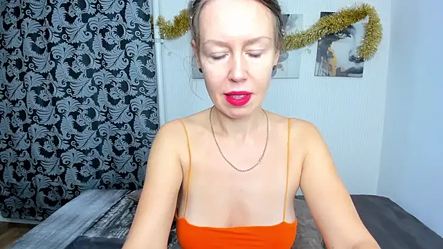 Snapshot of BrendaCain chatting on 01/08/25, 01:11 BrendaCain online show from 01/08/25, 01:11