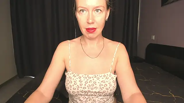 Snapshot of BrendaCain chatting on 05/27/26, 01:57 BrendaCain online show from 05/27/26, 01:57