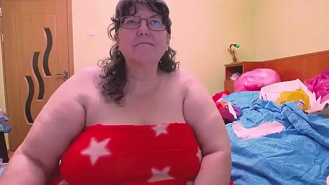 Snapshot of HugeTits chatting on 12/03/25, 01:35 HugeTits online show from 12/03/25, 01:35