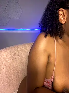 Snapshot of EatSweetMolly chatting on 11/09/25, 03:05 EatSweetMolly online show from 11/09/25, 03:05