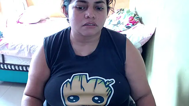 Snapshot of yulieth_bbw chatting on 12/17/25, 04:57 yulieth bbw online show from 12/17/25, 04:57