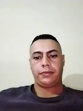 Snapshot of Iml22m chatting on 12/02/25, 09:32 Iml22m online show from 12/02/25, 09:32