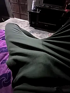 Snapshot of breejs chatting on 12/24/24, 05:05 breejs online show from 12/24/24, 05:05