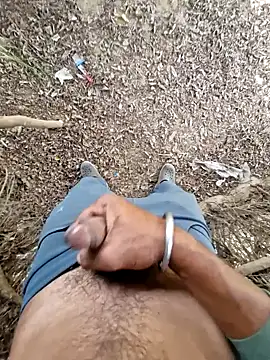 Snapshot of breejs chatting on 10/19/25, 06:47 breejs online show from 10/19/25, 06:47