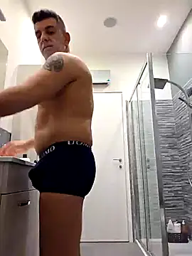 Snapshot of kekko-1982 chatting on 02/24/25, 02:04 kekko-1982 online show from 02/24/25, 02:04