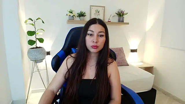 Snapshot of bella_99_ chatting on 04/29/26, 11:25 bella 99 online show from 04/29/26, 11:25