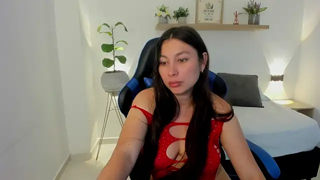Snapshot of bella_99_ chatting on 05/11/26, 02:45 bella 99 online show from 05/11/26, 02:45