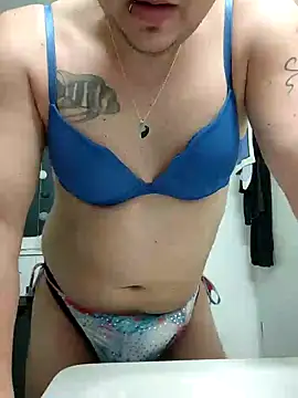 Snapshot of Lovely_blue_28 chatting on 12/14/24, 12:33 Lovely blue 28 online show from 12/14/24, 12:33