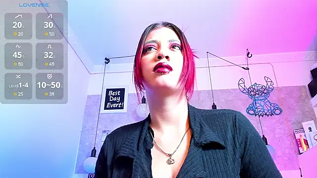 Snapshot of Rebeca_xs chatting on 12/28/24, 07:33 Rebeca xs online show from 12/28/24, 07:33