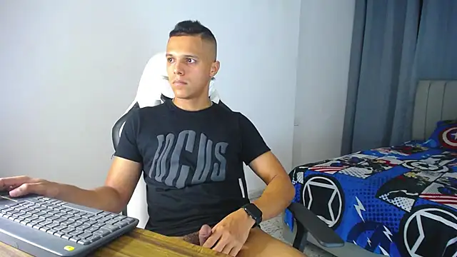 Snapshot of DavidAngell7 chatting on 12/14/24, 08:34 DavidAngell7 online show from 12/14/24, 08:34