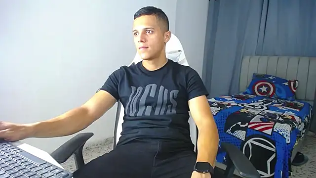 Snapshot of DavidAngell7 chatting on 01/12/25, 05:03 DavidAngell7 online show from 01/12/25, 05:03