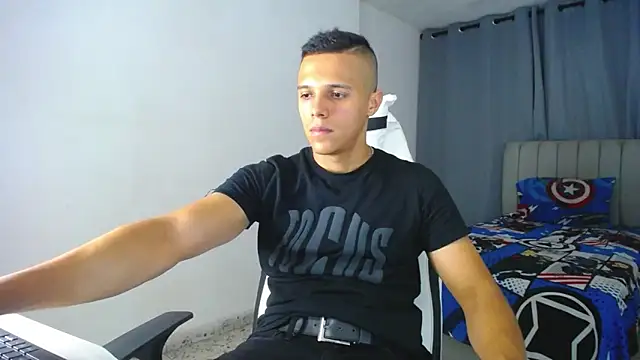 Snapshot of DavidAngell7 chatting on 02/10/25, 02:41 DavidAngell7 online show from 02/10/25, 02:41