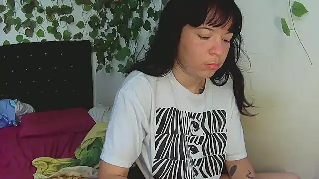 Snapshot of fresa_caliente chatting on 03/04/25, 05:34 fresa caliente online show from 03/04/25, 05:34