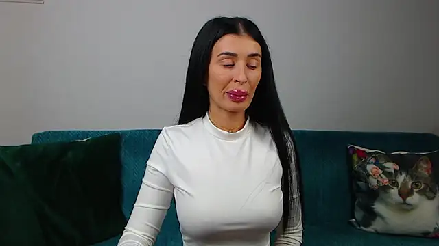 SaraDaisy online show from 10/04/25, 05:22