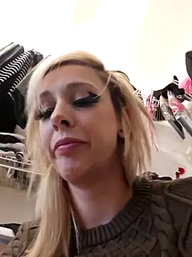 AmethystFoxx online show from 02/15/26, 08:16